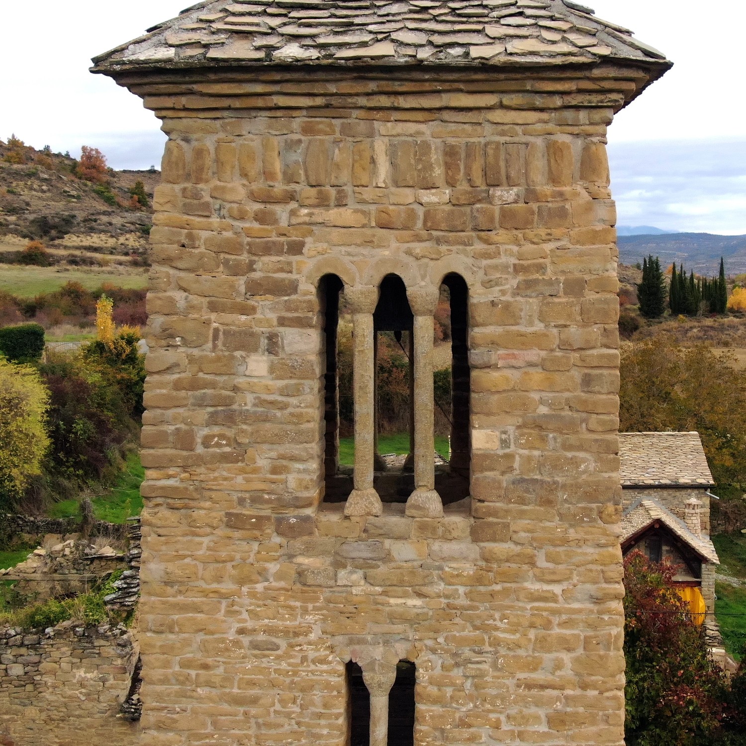 Detalles de la torre de la iglesia